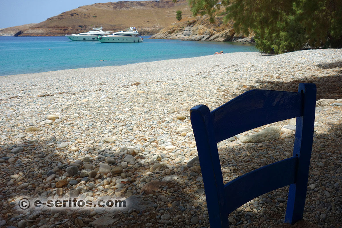 La taverne à la plage Ganema à Serifos