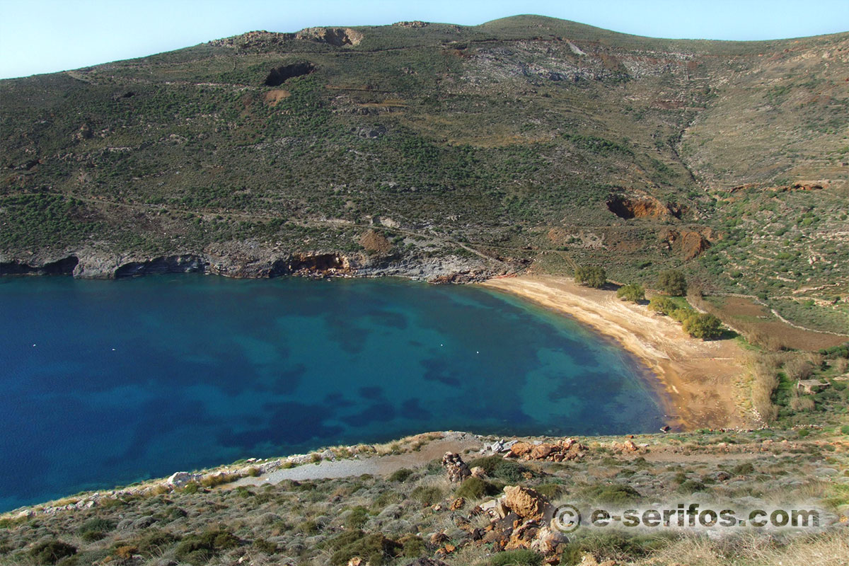 La plage de Maliadiko à Serifos