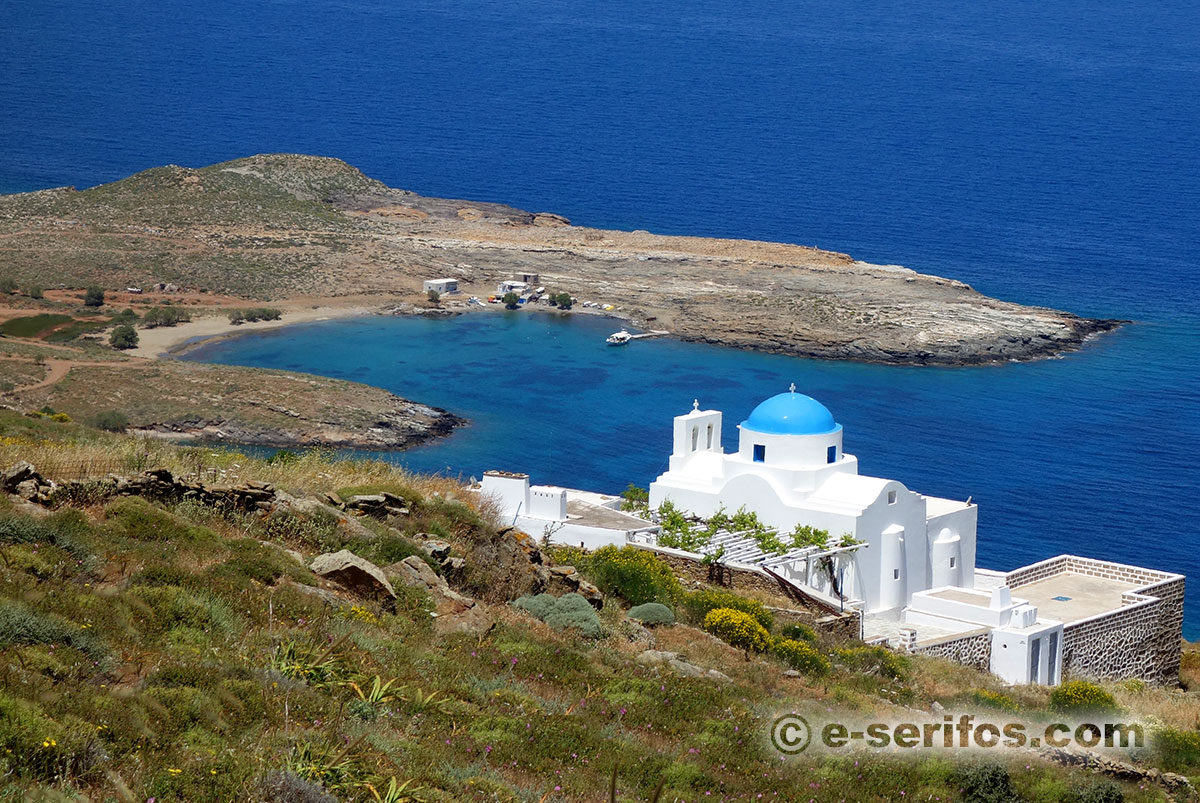 La plage de Platis Gialos