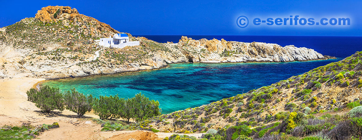 La chapelle et la plage d'Agios Sostis