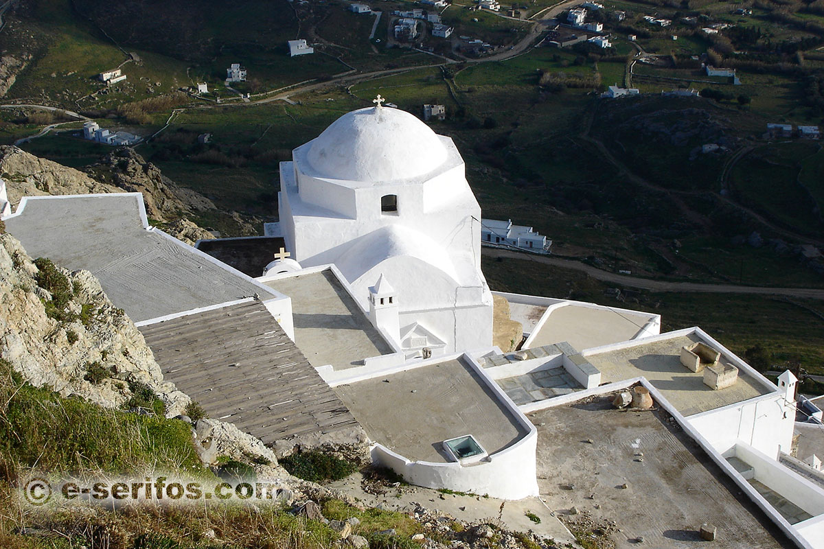 Une église à Chora avec vue sur Livadi