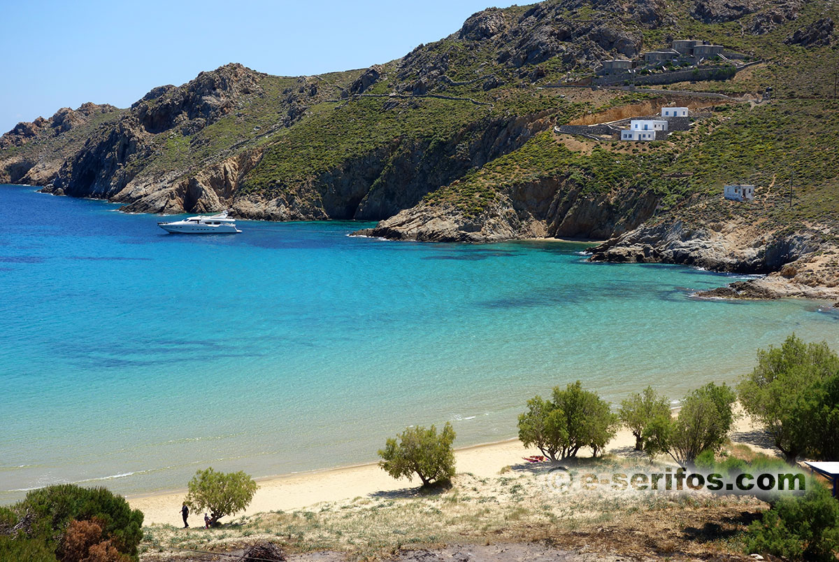 La plage Psili Ammos à l'est de Serifos