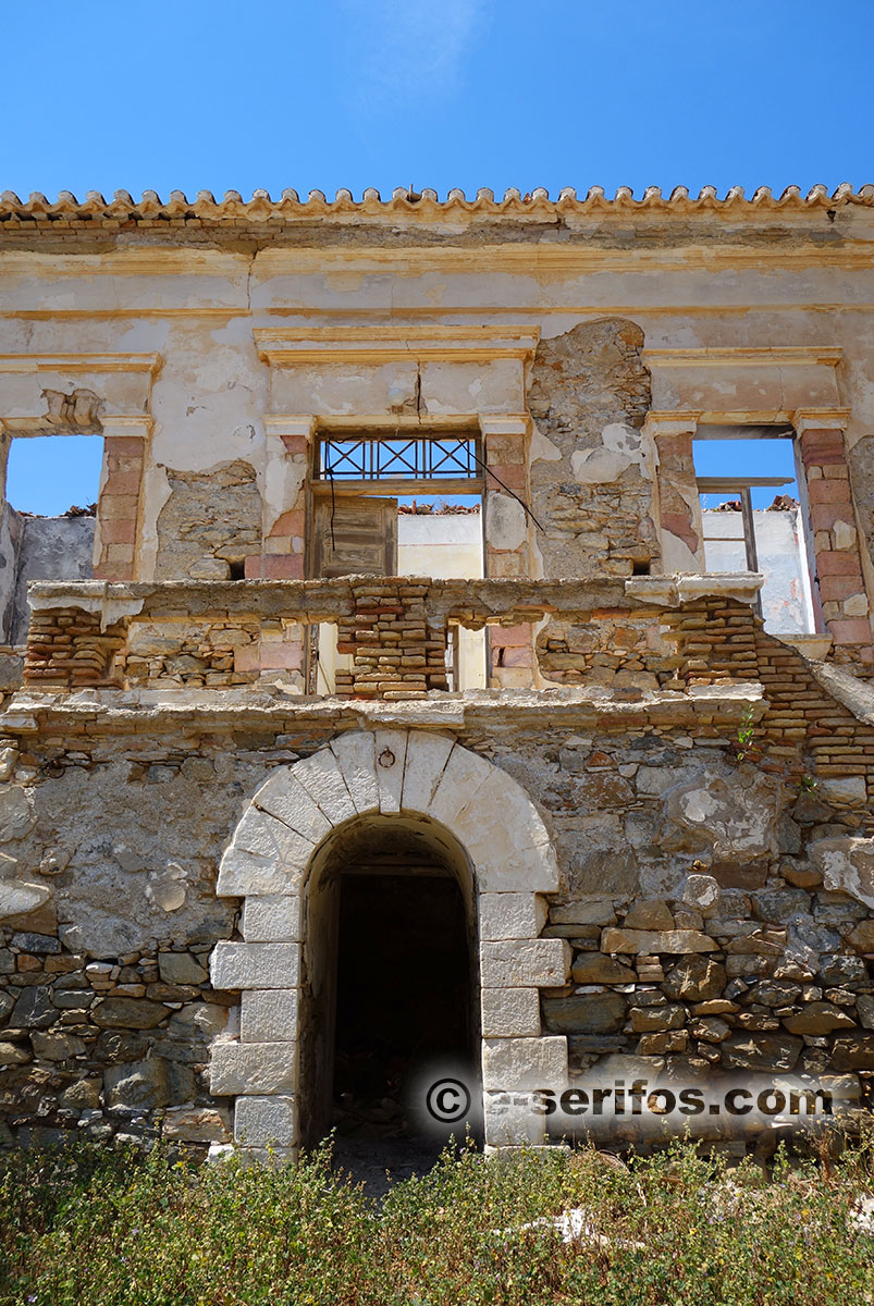 Façade du bâtiment du siège à Megalo Livadi