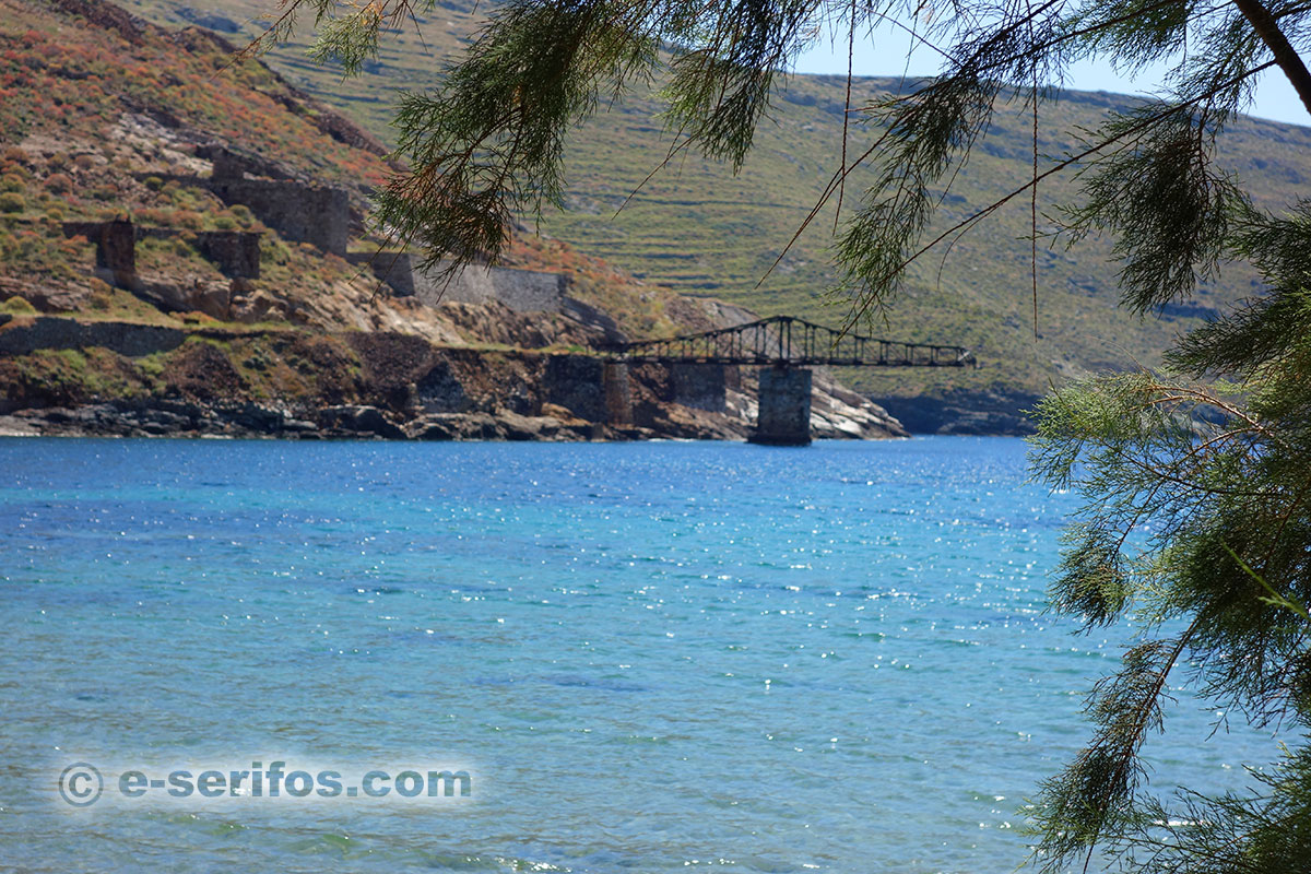 La plage Megalo Livadi à Serifos