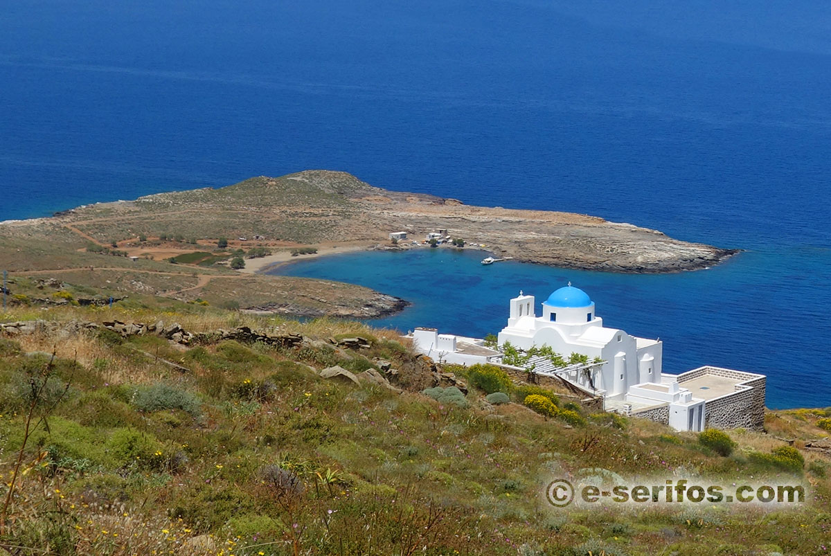 Panagia Skopiani et la plage de Platis Gialos