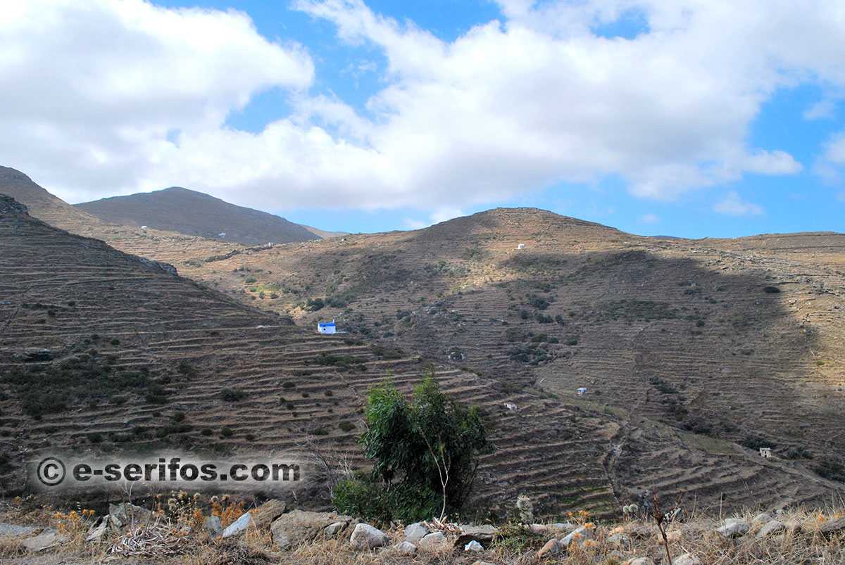 Paysage avec chapelles et pigeonniers à Serifos